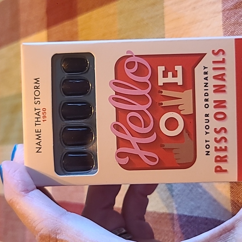 Hello Love nails